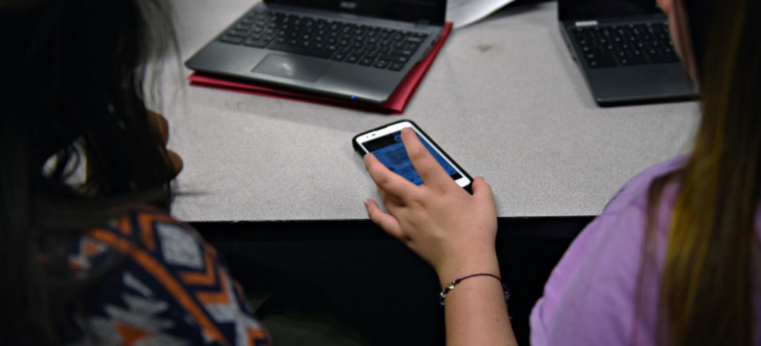 Cellphones banned at Colorado middle school